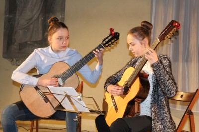 Kozacki Duet Gitarowy (Jagoda Religa, Hanna Sawicka).jpg